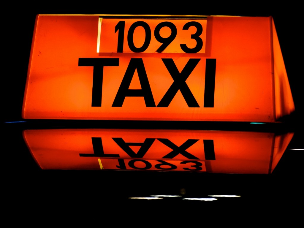 taxi-474199_1920
