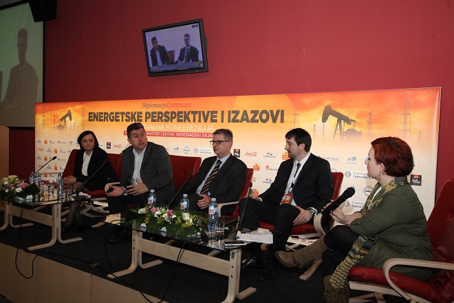 Panel 1: "Putevi i stranputice nafte u 2016"