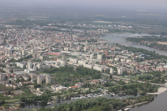 novi_sad_petrovaradin_tvrdjava_centar_most_bulevar_liman_telep_ribarac_strand_stadio_spens_avio_snimak_foto_aleksandar_vukicevic_april_2016_(4)