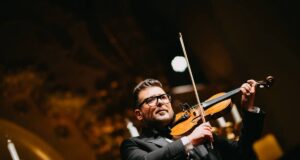 Koncert uz svetlost sveća u subotičkoj sinagogi: Vivaldijeva „Četiri godišnja doba” oduševila publiku