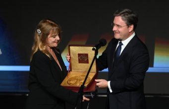 Nastasji Kinskoj na Zlatiboru uručeno priznanje Nacionalnog festivala filma i televizije